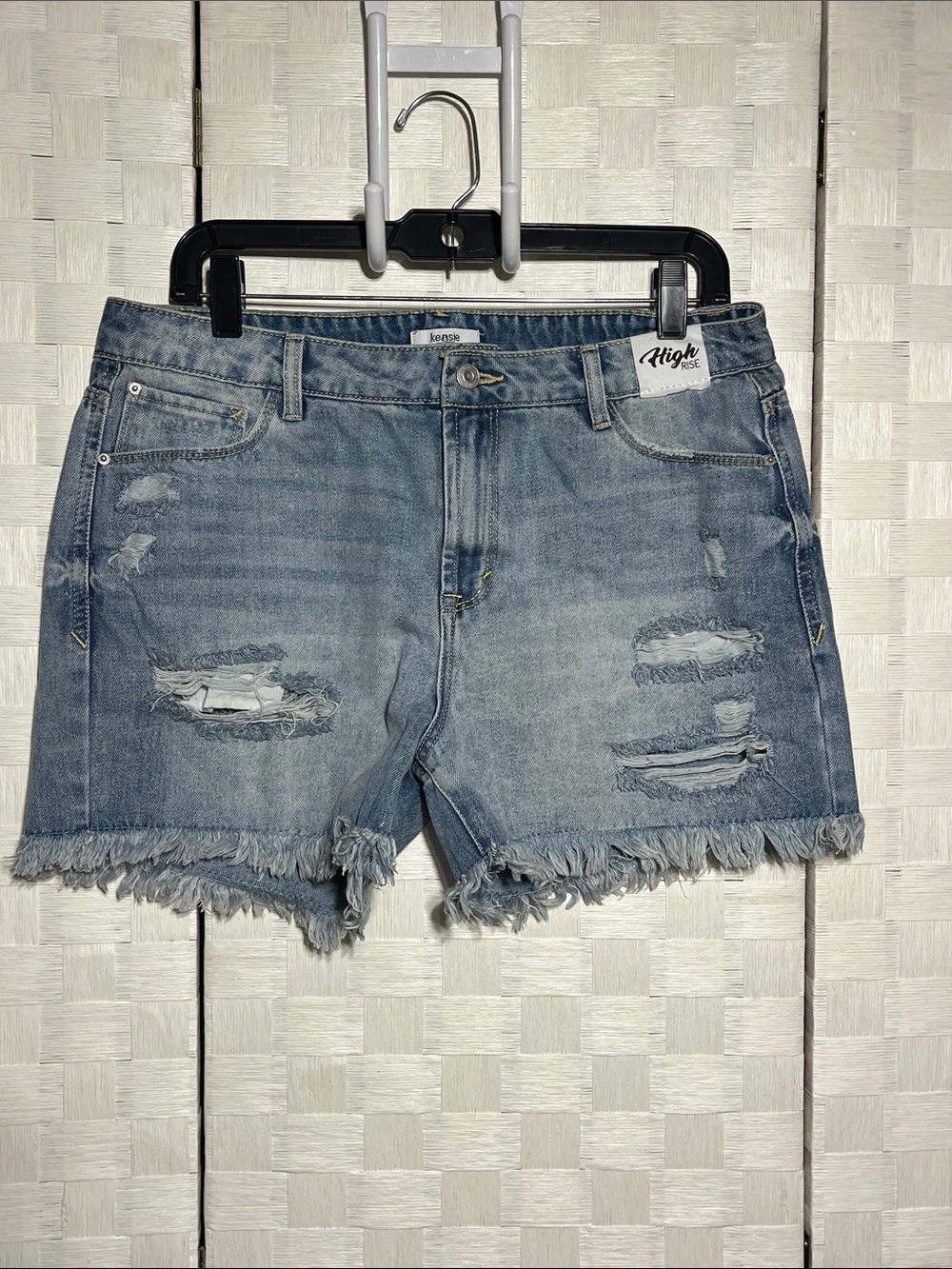 Kensie Light Blue Distressed Denim Shorts Size 10 / 30
